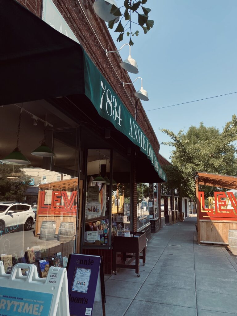 Annie Blooms Bookstore